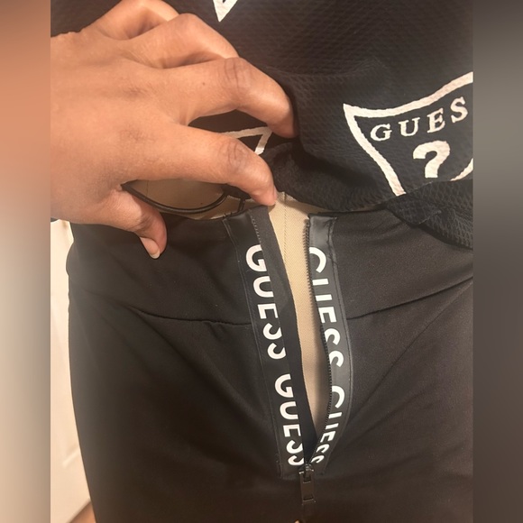 Guess Outfit: 2 PIECE:Top & Leggings - Picture 9 of 16